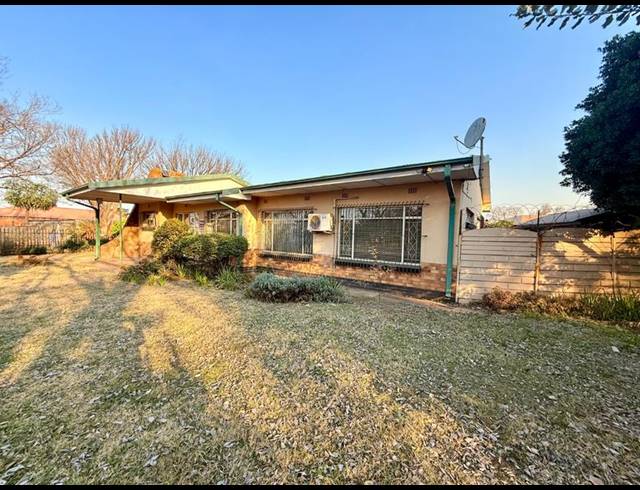 3 BEDROOM HOUSE FOR SALE IN VANDERBIJLPARK CE 2